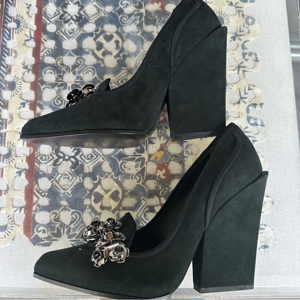 Sergio Rossi Suede Heels in green size 9